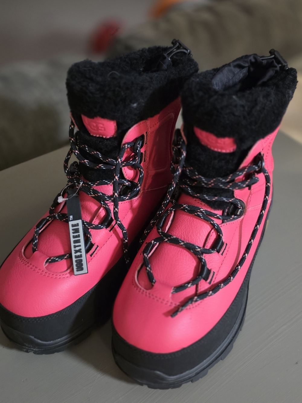 🍁 NWT| UGG Shasta Goretex Mid Boot in Pink Glow.